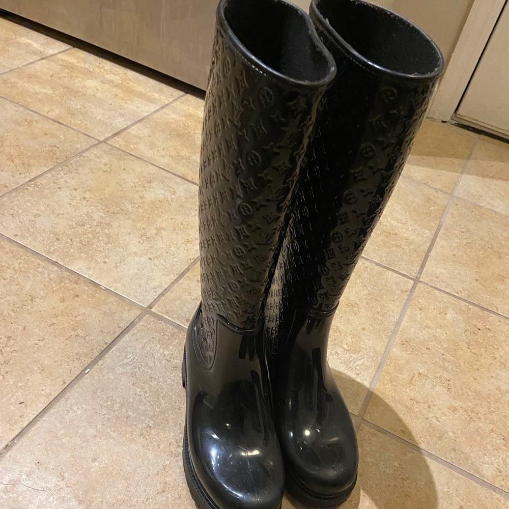 AUTHENTIC LOUIS VUITTON RAIN BOOTS